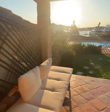 Sulla Promenade Du Port Holiday home *