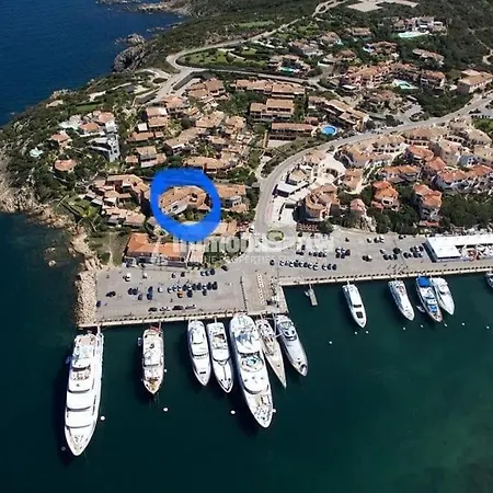 Sulla Promenade Du Port Porto Cervo