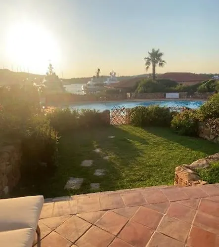 Sulla Promenade Du Port Porto Cervo