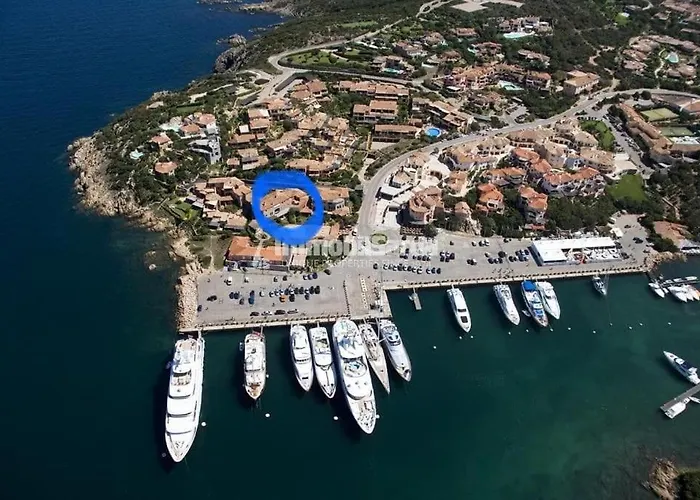 Sulla Promenade Du Port Porto Cervo