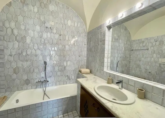 Sulla Promenade Du Port *